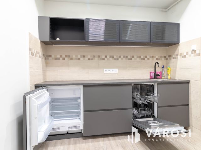 A Nyugati szomszédságában, csendes házban, felújított lakás