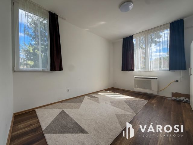 Kemerovón földszinti 1 szobás lakás kiadó!