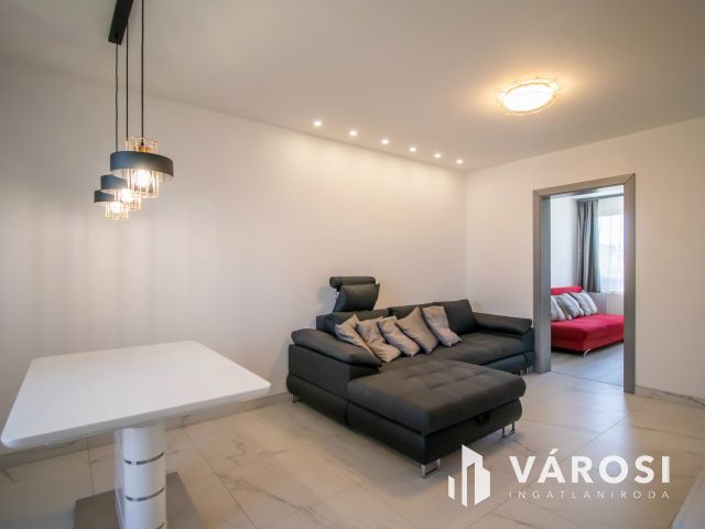 Gyönyörűen felújított 4 szobás lakás a belvárosban
