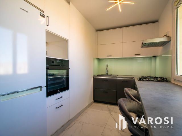 Gyönyörűen felújított 4 szobás lakás a belvárosban