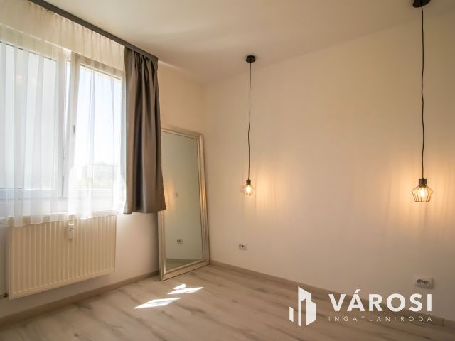 Gyönyörűen felújított 4 szobás lakás a belvárosban