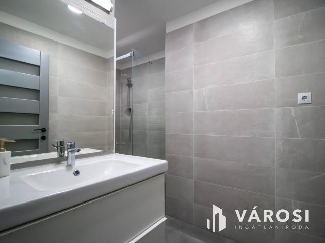 Gyönyörűen felújított 4 szobás lakás a belvárosban