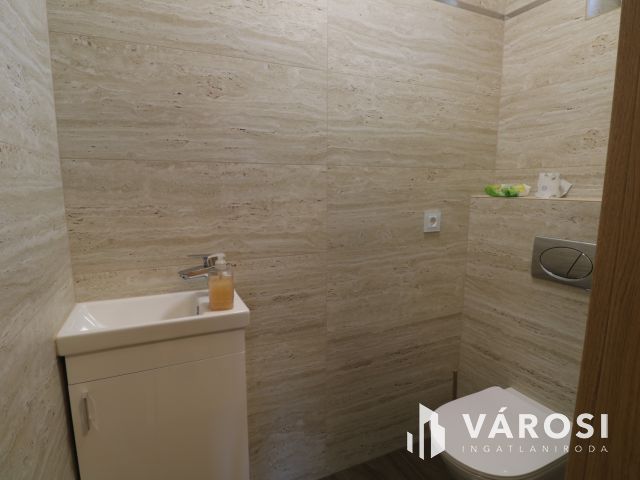 Kulcsrakész ,új építésű,költözhető,25 KW tárolóval.