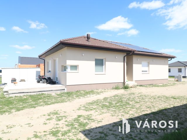 Kulcsrakész ,új építésű,költözhető,25 KW tárolóval.