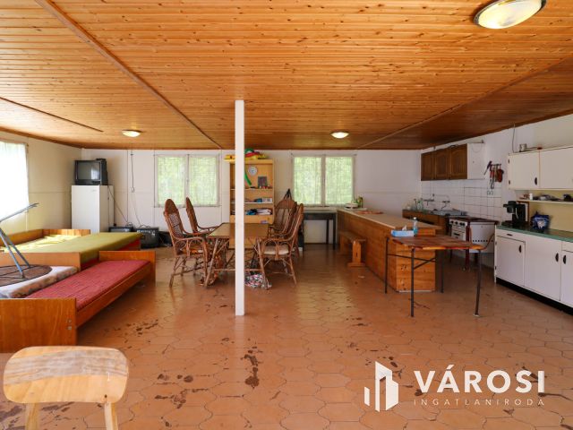 2219 nm-es fejlesztési telek nyaralóval Balatonfenyvesen