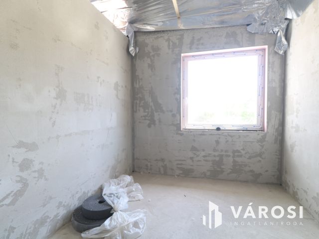 Kulcsrakész családi ház, 10 éves szaldó elszámolással.