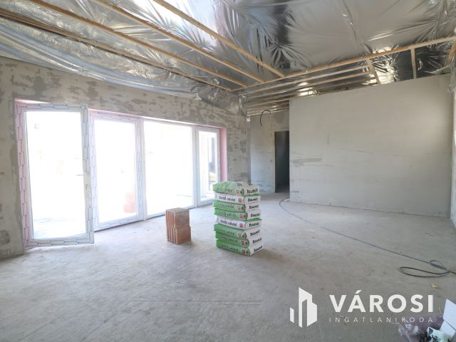 Kulcsrakész családi ház, 10 éves szaldó elszámolással.