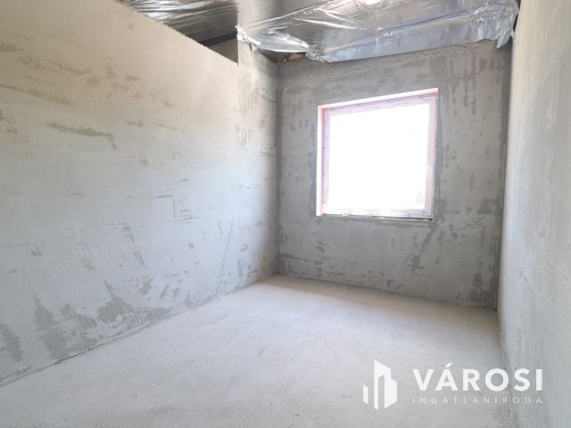 Kulcsrakész családi ház, 10 éves szaldó elszámolással.