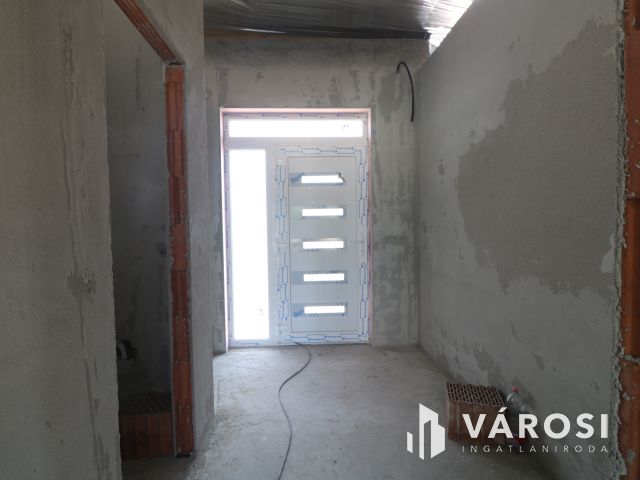 Kulcsrakész családi ház, 10 éves szaldó elszámolással.