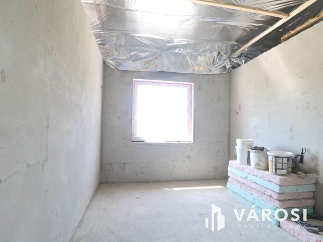 Kulcsrakész családi ház, 10 éves szaldó elszámolással.