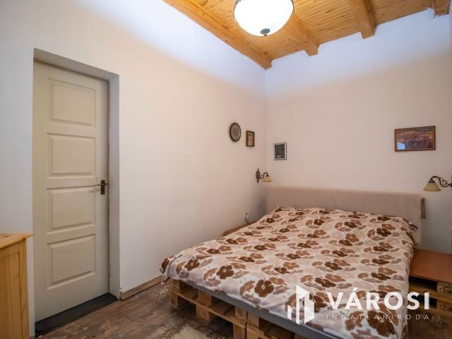 Kétgenerációs ikerház, saját kertrésszel