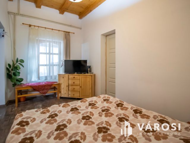 Kétgenerációs ikerház, saját kertrésszel