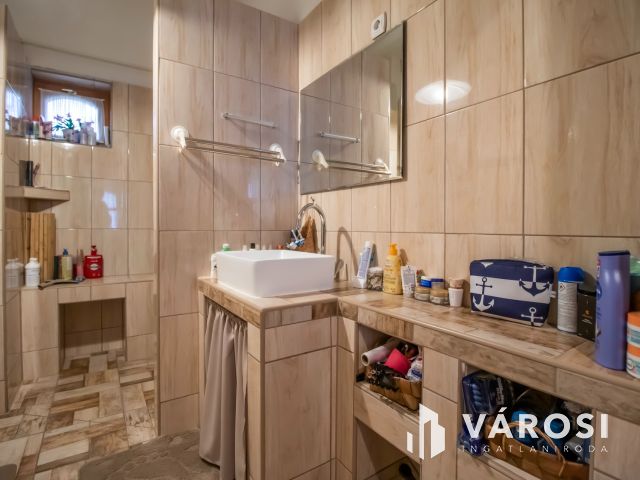 Kétgenerációs ikerház, saját kertrésszel