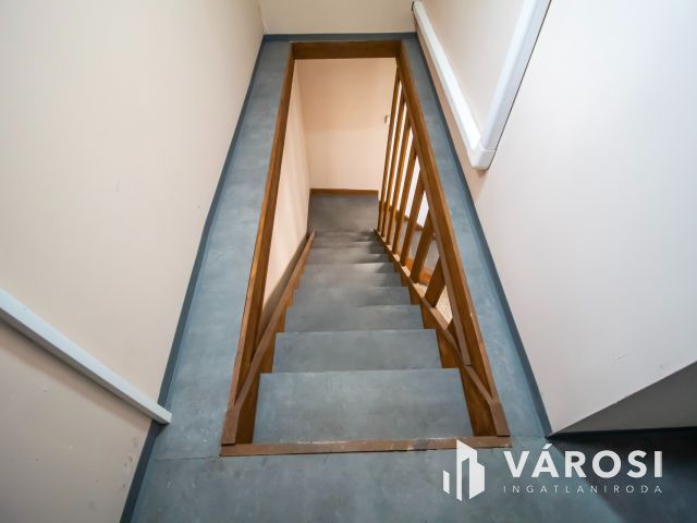 Kétgenerációs ikerház, saját kertrésszel