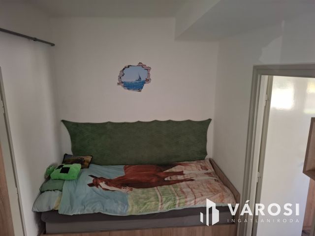 Első emeleten, teljesen felújított lakásTapolcán eladó