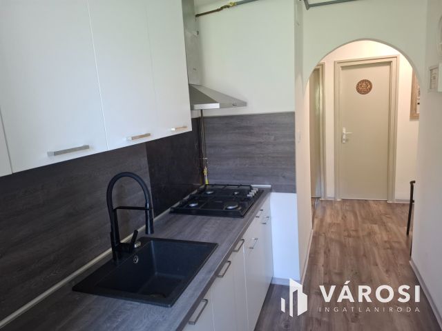 Első emeleten, teljesen felújított lakásTapolcán eladó