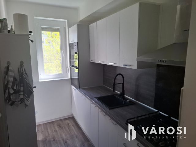 Első emeleten, teljesen felújított lakásTapolcán eladó