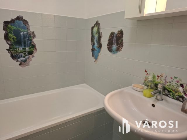 Első emeleten, teljesen felújított lakásTapolcán eladó