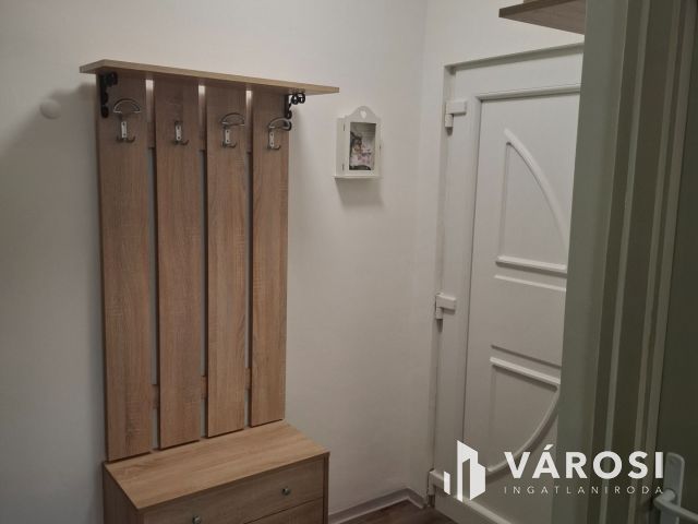 Első emeleten, teljesen felújított lakásTapolcán eladó