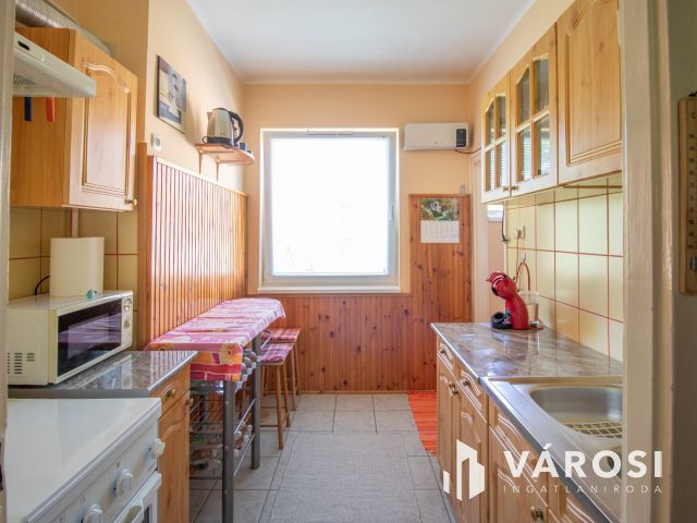 Első emeleti, erkélyes, világos lakás, zöldövezetben