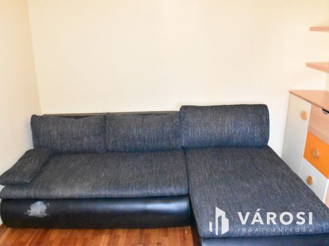 Kiadó 3 szobás tégla lakás Gyula központjában!