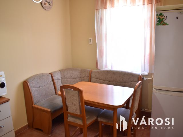 Kiadó 3 szobás tégla lakás Gyula központjában!