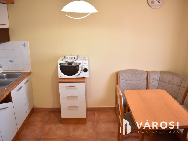 Kiadó 3 szobás tégla lakás Gyula központjában!