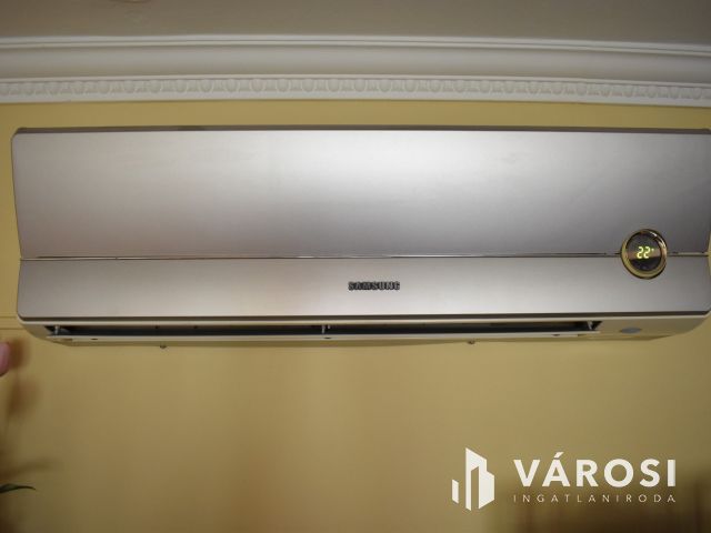 Kiadó 3 szobás tégla lakás Gyula központjában!