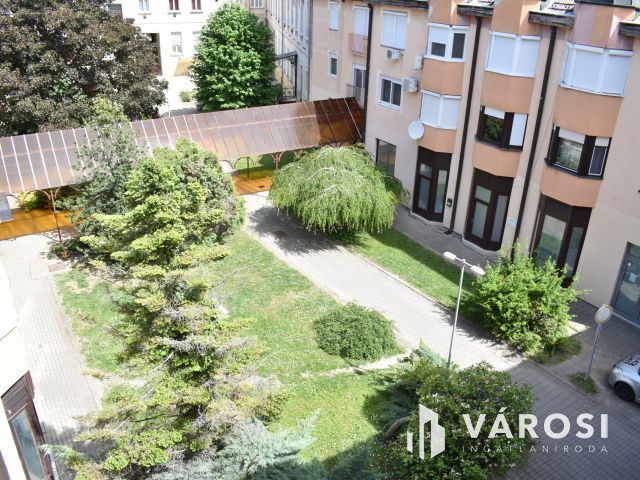 Kiadó 3 szobás tégla lakás Gyula központjában!