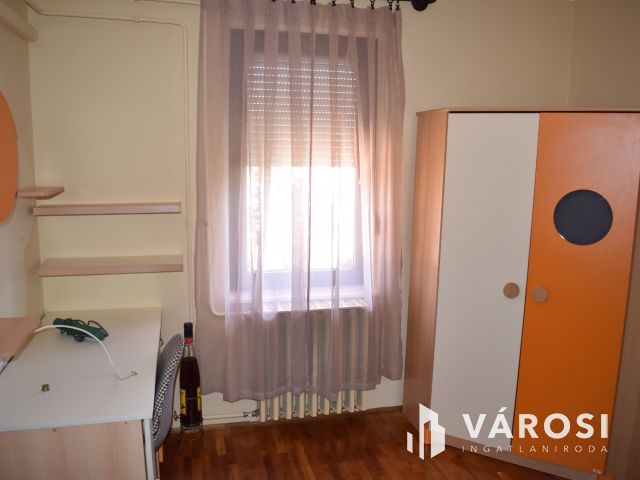 Kiadó 3 szobás tégla lakás Gyula központjában!