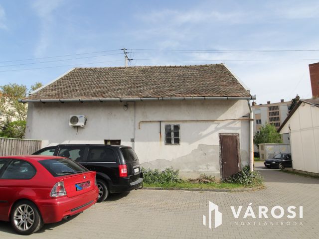 Üzlet a piac mellett