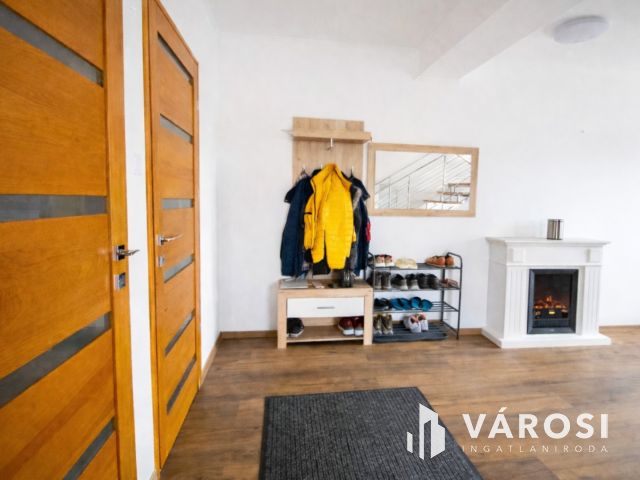 Modern családi otthon és kész üzemi bázis Nagyszénáson