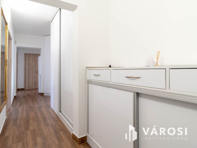 3 szobás, felújított, berendezett, gépesített lakás Csepelen