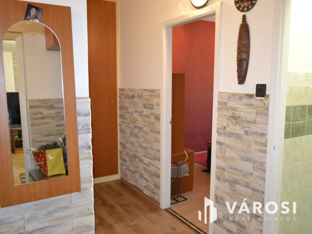 Veszprémi 3.emeleti panel lakás eladó!