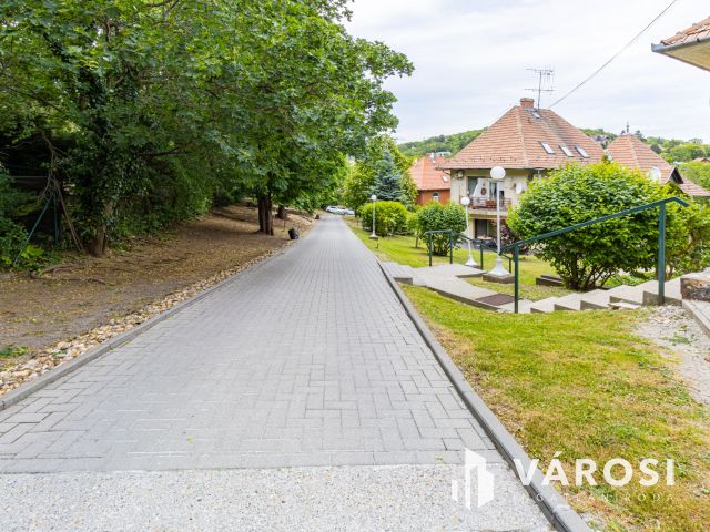 Cinege utcában, csendes, gyönyörű lakóparkban, kiadó lakás