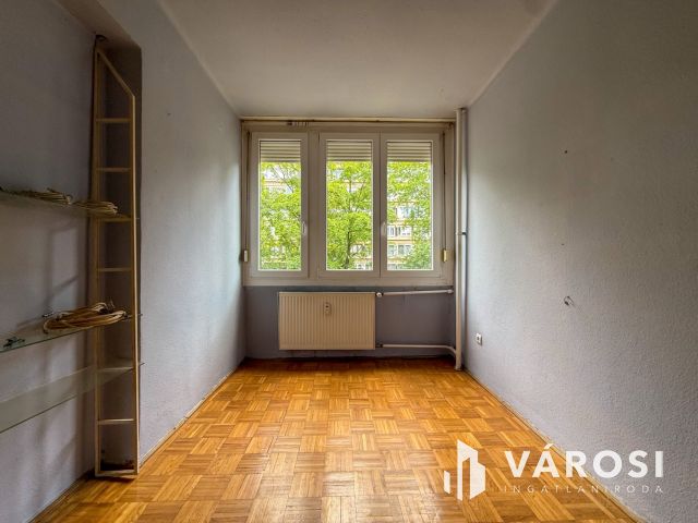 Arany János út elején 3. emeleti lakás eladó!