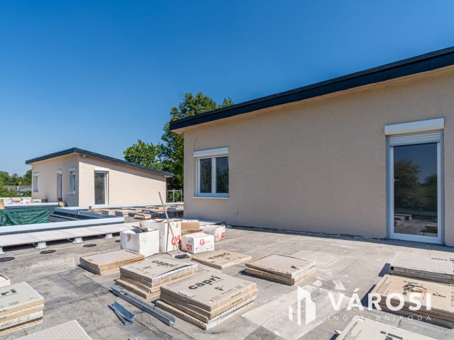 Ultramodern családi ház nem kicsi tetőterasszal