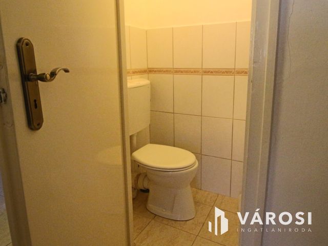 Penza lakótelepen földszinti, 52 m2 tégla lakás kiadó.