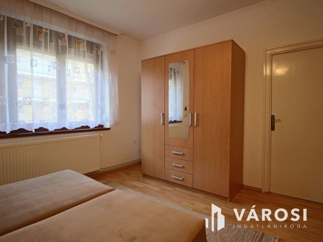 Penza lakótelepen földszinti, 52 m2 tégla lakás kiadó.