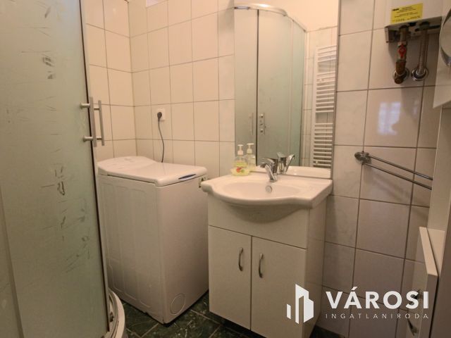 Penza lakótelepen földszinti, 52 m2 tégla lakás kiadó.