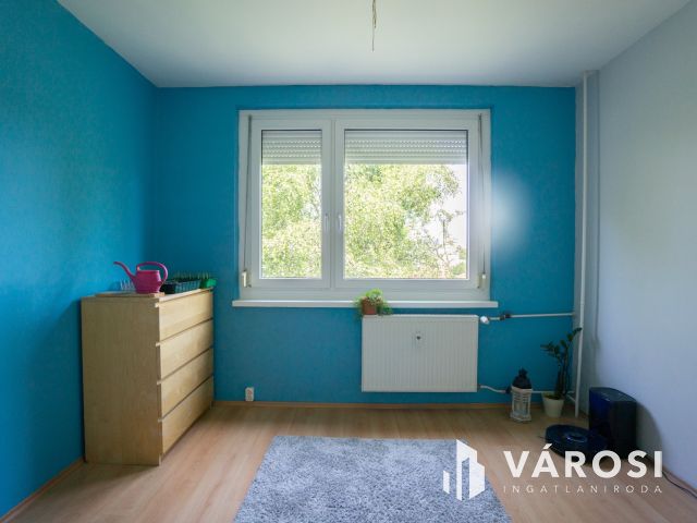3 szobás, erkélyes panel Nádorvárosban
