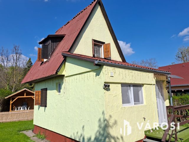 Vízparti álom Tasson! Dunai panorámás nyaraló eladó