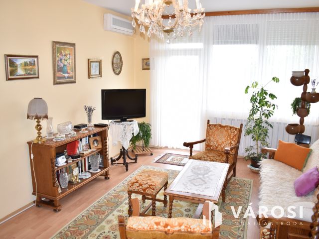 3. emeleti szép lakás teljes bútorzattal kiadó!