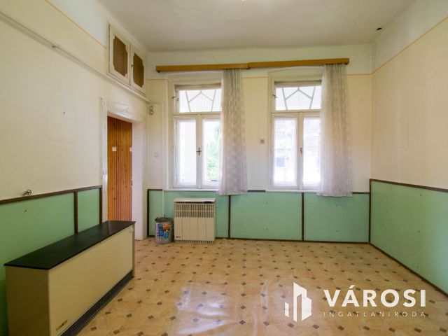 Belvárosi lakás garázzsal és kerttel Kalocsán
