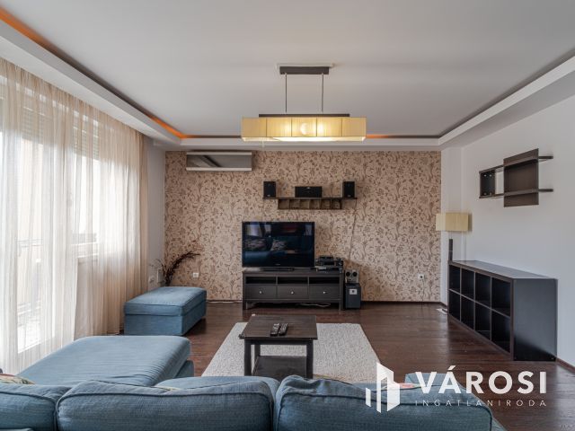 Kiváló állapotú lakás a Teleki utcában Kiadó