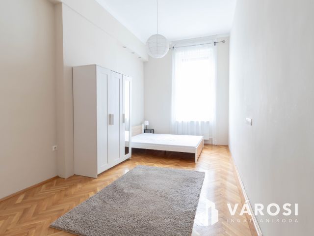 51 m2-es bútorozott lakás csendes házban, a Nyugati mellett