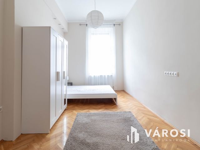 51 m2-es bútorozott lakás csendes házban, a Nyugati mellett
