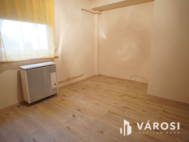 Kiadó földszinti lakás a Corvinba
