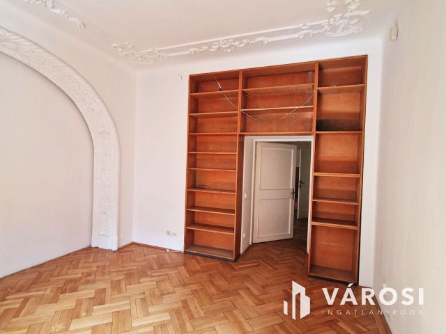 Időtlen elegancia a Stefánia úton –  polgári luxuslakás