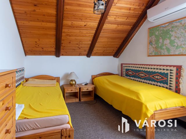 Csendes, korszerű családi ház Bajnán
